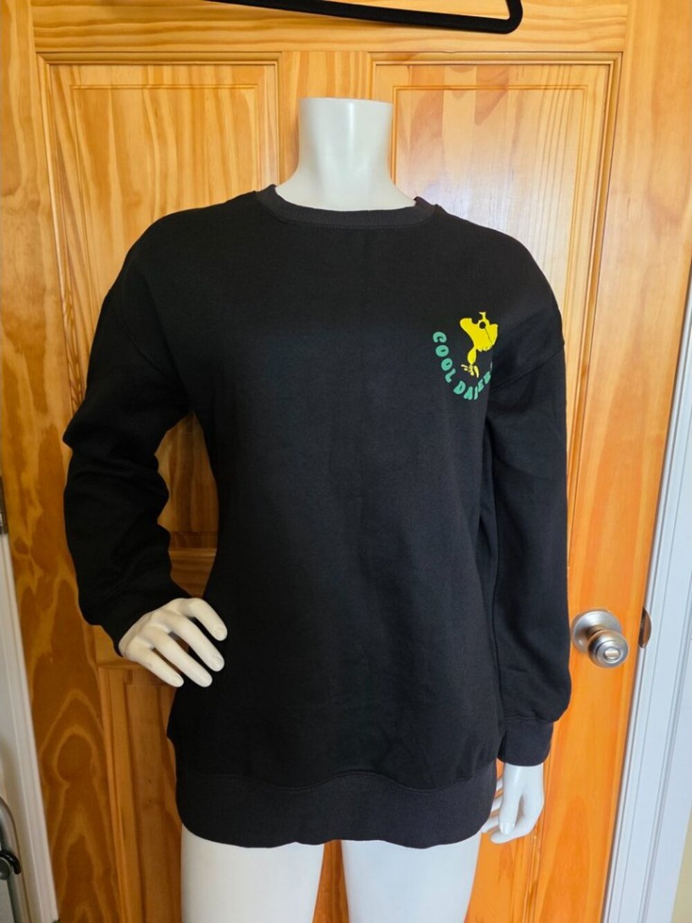 💛 89. Snoopy Men's Size S "Cool Dad Era" Sweatshirt